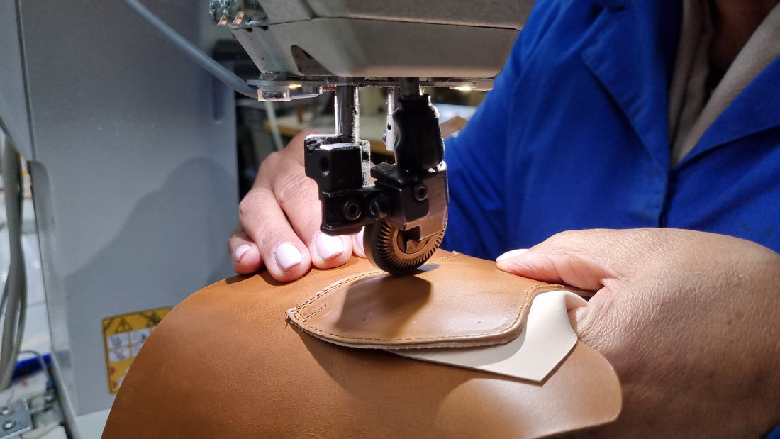 Schuh wird in Handarbeit hergestellt